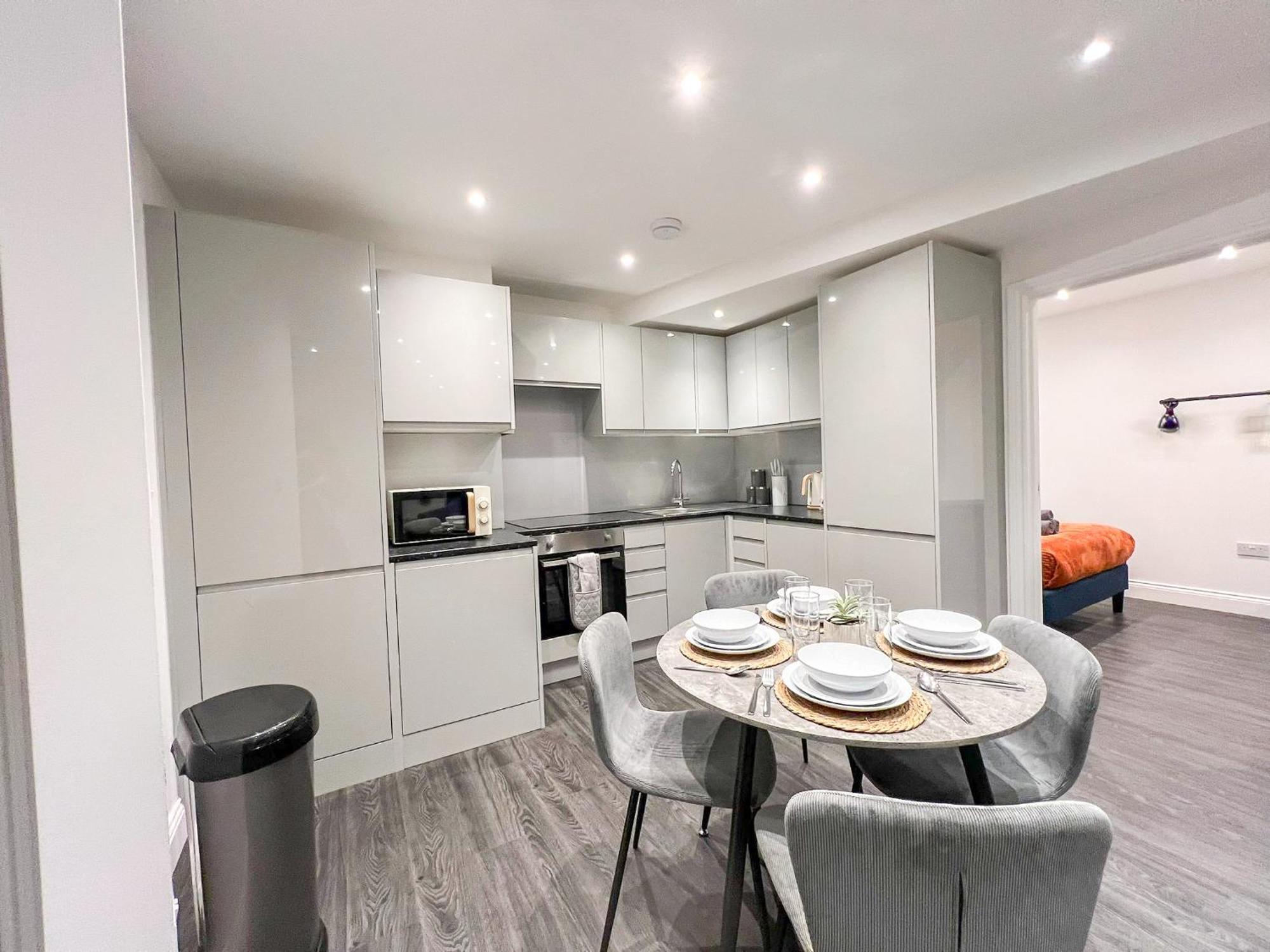 1-Bedroom Apartments In Shoreditch, Old Street, Hoxton Лондон Экстерьер фото