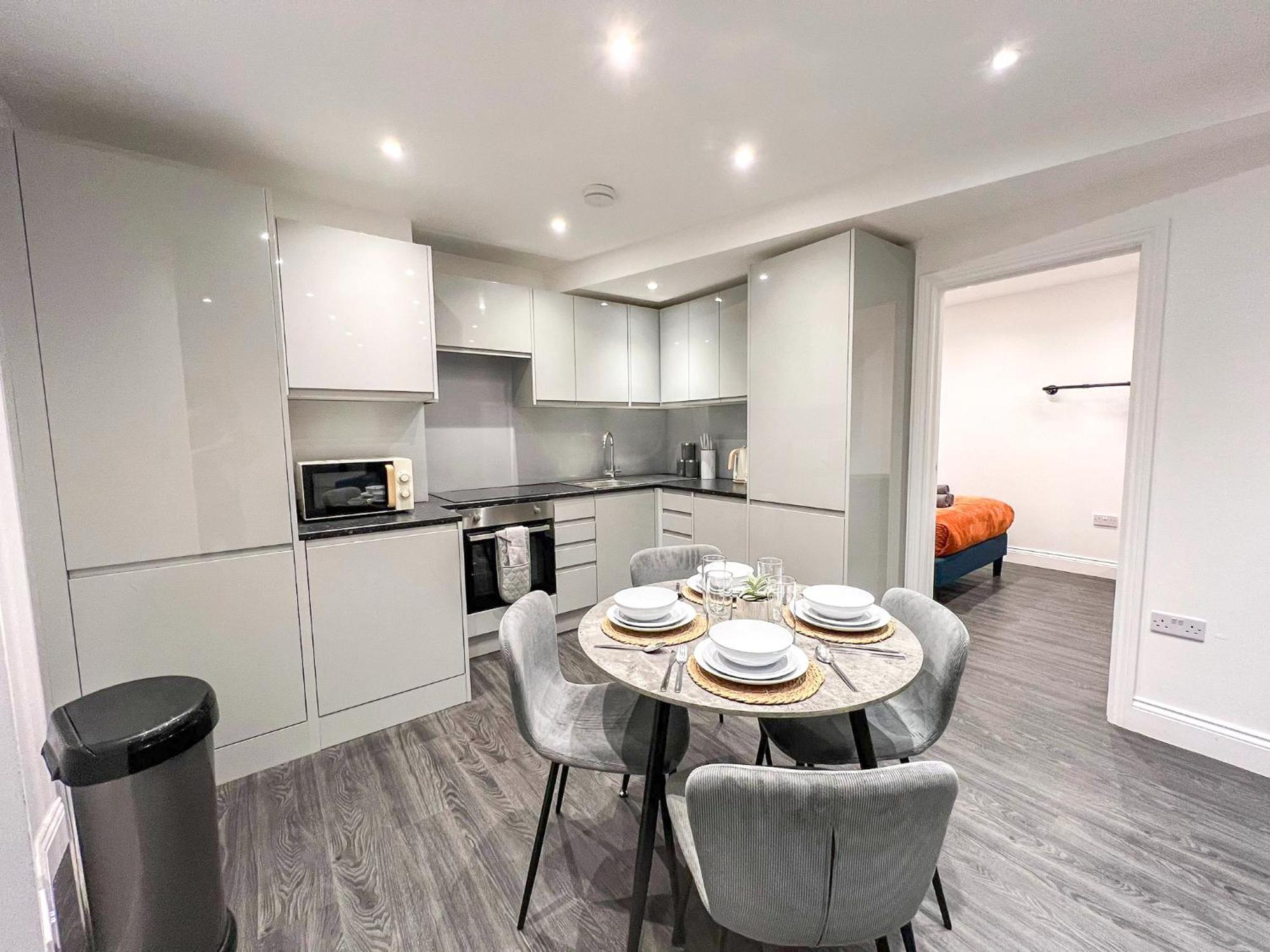 1-Bedroom Apartments In Shoreditch, Old Street, Hoxton Лондон Экстерьер фото
