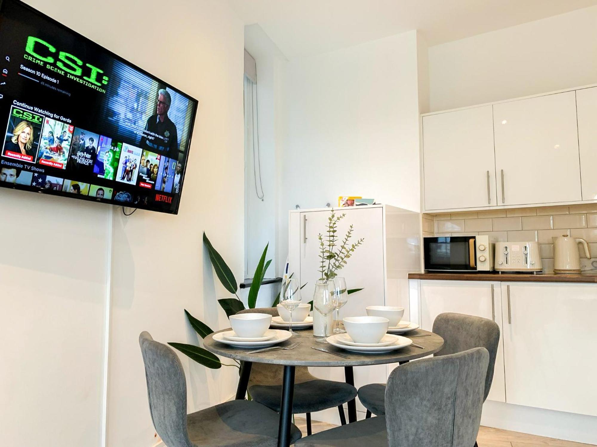 1-Bedroom Apartments In Shoreditch, Old Street, Hoxton Лондон Экстерьер фото