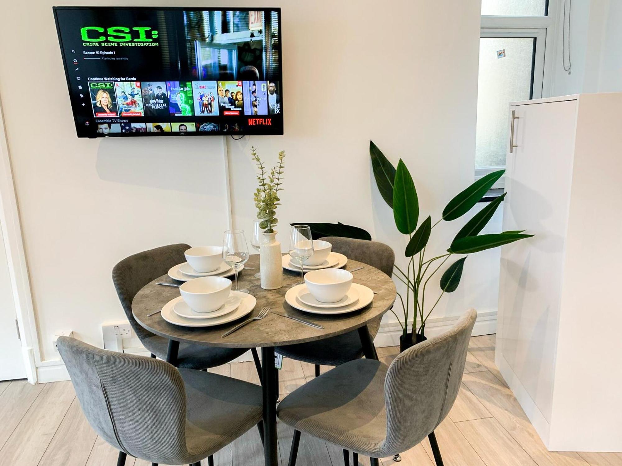 1-Bedroom Apartments In Shoreditch, Old Street, Hoxton Лондон Экстерьер фото
