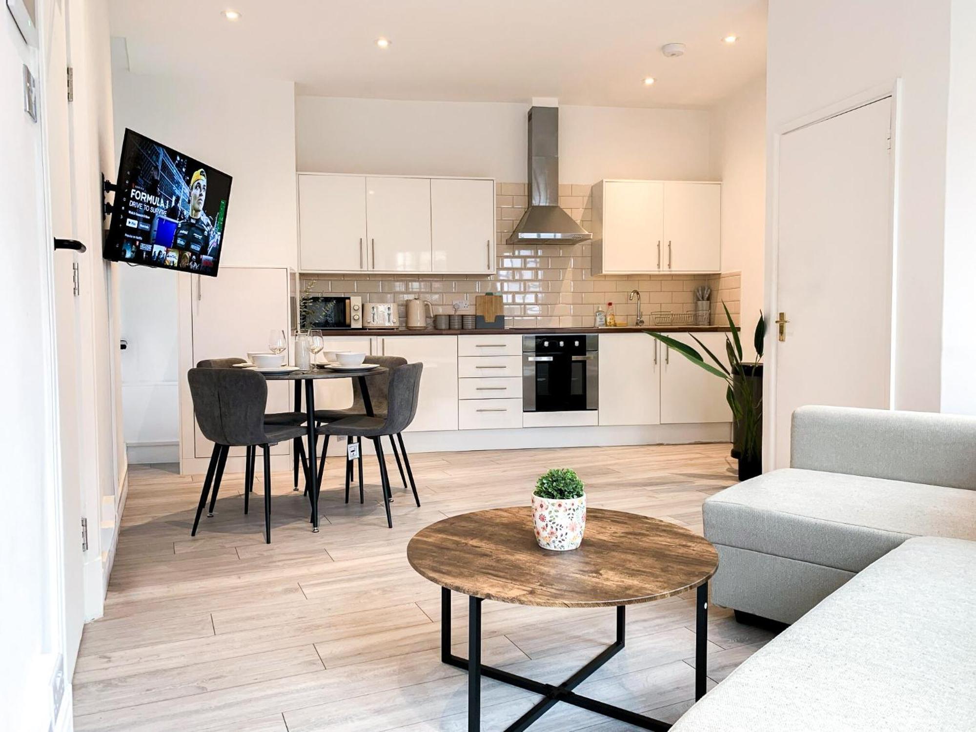 1-Bedroom Apartments In Shoreditch, Old Street, Hoxton Лондон Экстерьер фото