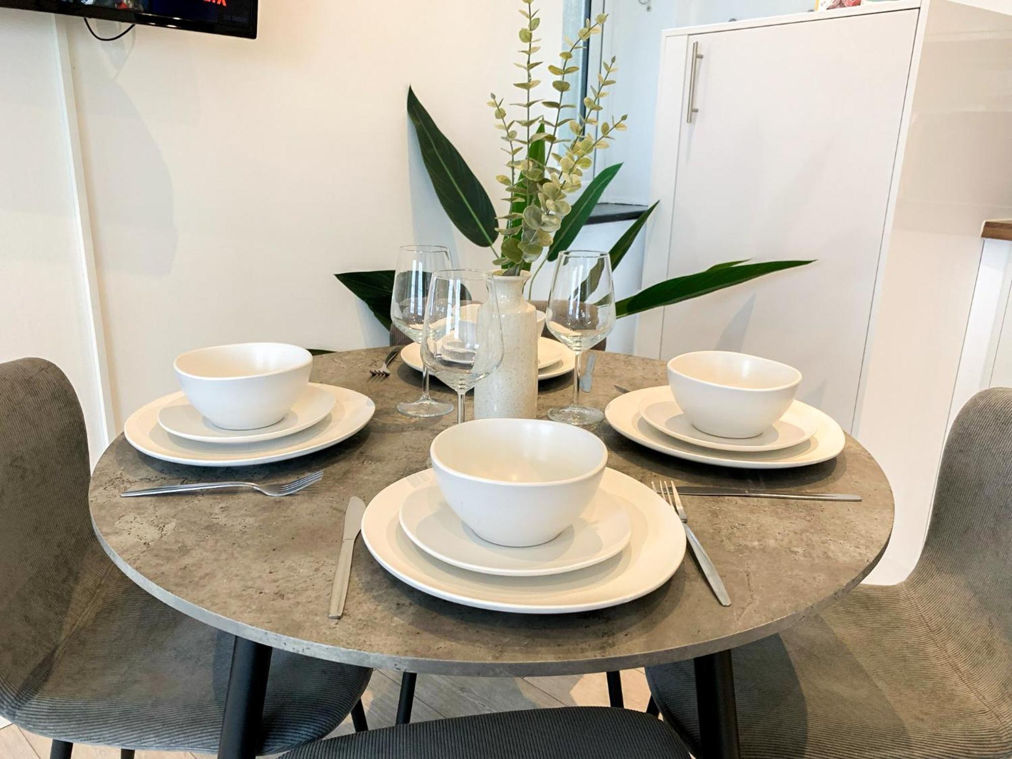 1-Bedroom Apartments In Shoreditch, Old Street, Hoxton Лондон Экстерьер фото