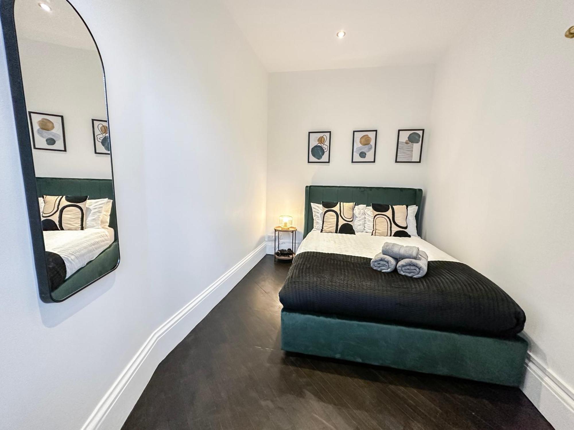 1-Bedroom Apartments In Shoreditch, Old Street, Hoxton Лондон Экстерьер фото
