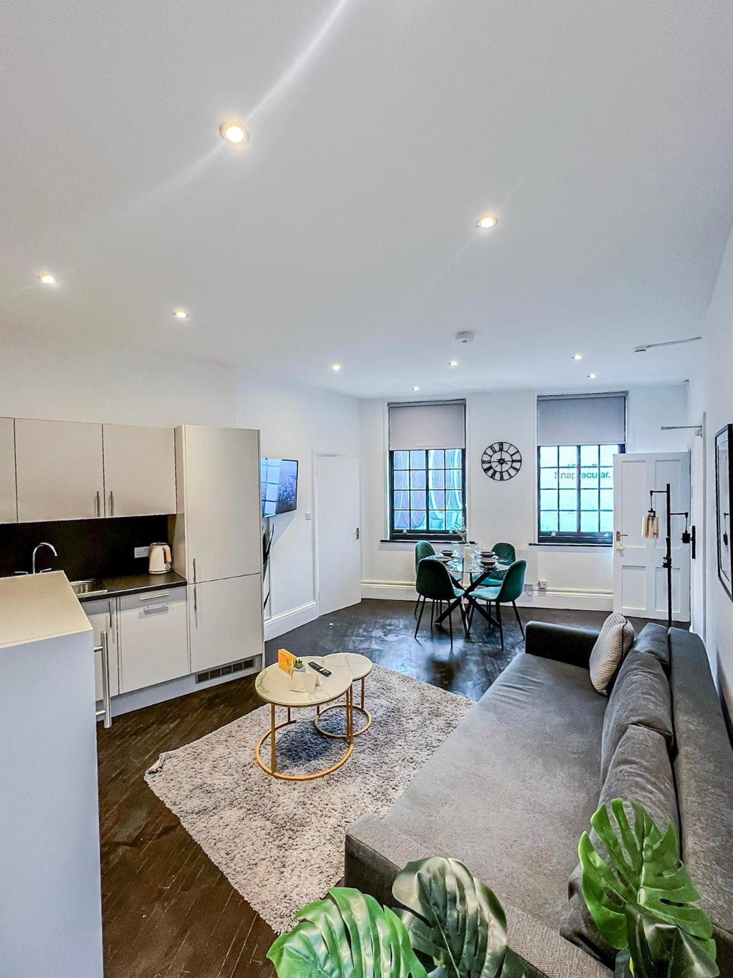1-Bedroom Apartments In Shoreditch, Old Street, Hoxton Лондон Экстерьер фото