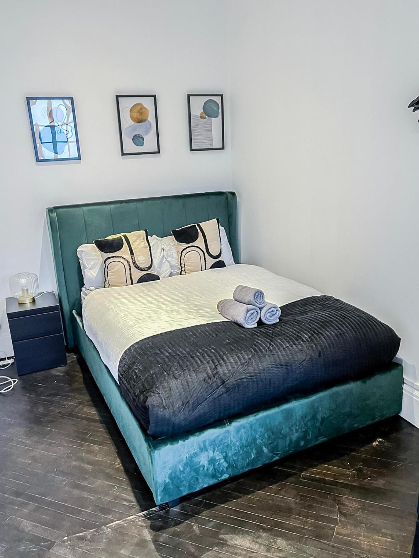 1-Bedroom Apartments In Shoreditch, Old Street, Hoxton Лондон Экстерьер фото