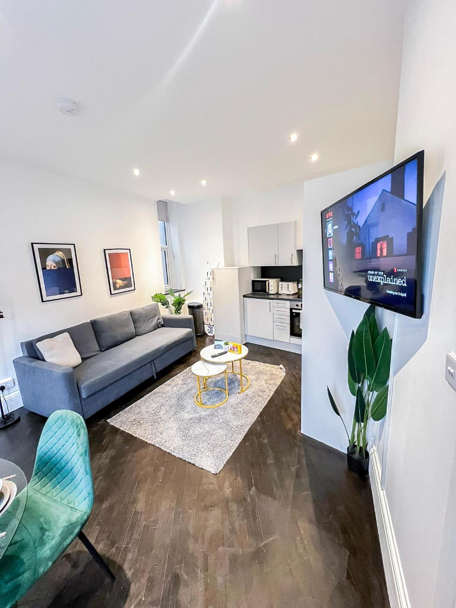 1-Bedroom Apartments In Shoreditch, Old Street, Hoxton Лондон Экстерьер фото